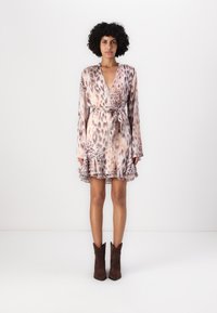 Guess - SIBILLA LS BELT - Kjole - natural powder Miniatyrbilde 1