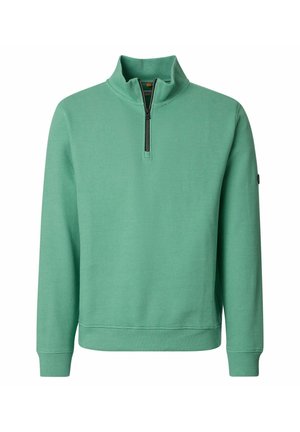 Zielony sweter z długim rękawem o prążkowanej fakturze, z półzamkiem przy kołnierzu oraz dopasowanymi mankietami i dolnym ściągaczem.