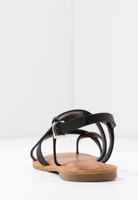 Call it Spring Sandaler m/ tåsplit - black
