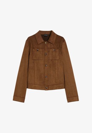 Giacca in camoscio marrone con due tasche sul petto, colletto a punta, bottoni a scatto in metallo e maniche lunghe. Texture morbida e vestibilità strutturata.