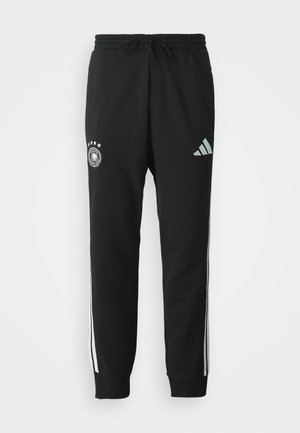 Mustat verkkohousut, joissa on nyöri vyötäröllä, valkoiset sivuraidat, viiden tähden emblem sekä Adidas-logo reidessä.