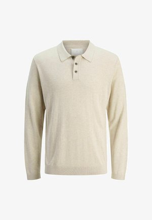 Polo à manches longues couleur beige clair, fabriqué en tissu doux, avec un col classique, une patte de boutonnage à trois boutons et des poignets côtelés.