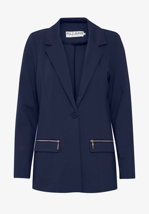 Blazer azul marino con solapa de pico, dos bolsillos frontales con cremallera, cierre de un botón y un ajuste entallado, hecho de una tela suave.