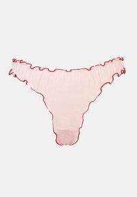 Ροζ ανοιχτόχρωμο στρινγκ με βολάν στις άκρες και κόκκινο τελείωμα. Κατασκευασμένο από απαλό, διαφανές ύφασμα με λεία υφή και σχεδιασμό με ελάχιστη κάλυψη.