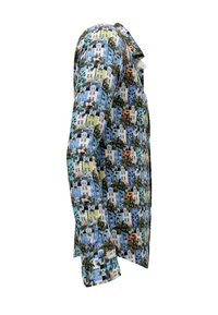 Geprinte shirt met een kleurrijk ontwerp van gebouwen en palmbomen, voornamelijk in blauw, geel en groen, met knopenmansjetten.