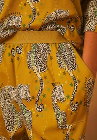 B by Ted Baker REGULAR FIT LEOPARD PRINT SET - Nattøj sæt - green leopard