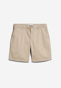 Shorts en coton beige avec un devant plat, deux poches latérales et une poche arrière. Tissu léger avec une texture lisse.