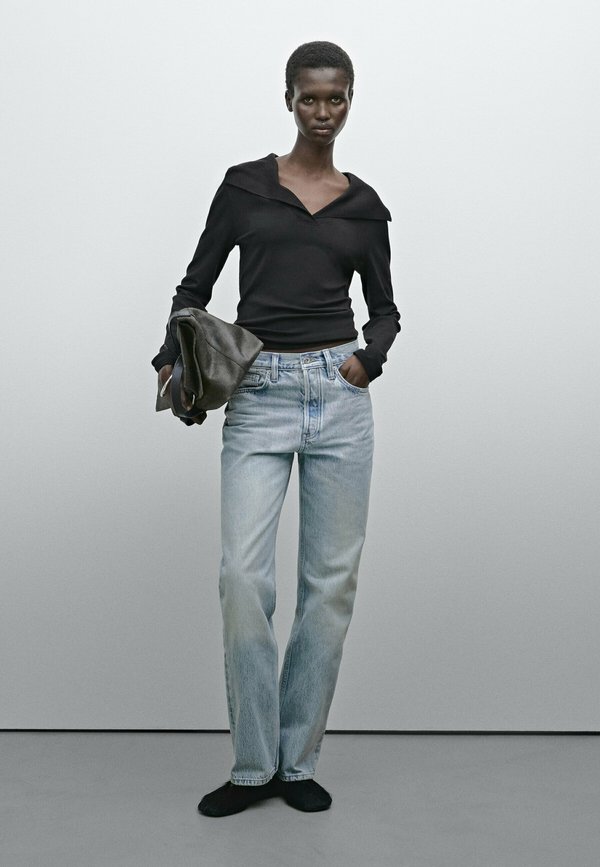 COLLAR DETAIL - Jumper