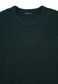Maglione a girocollo di colore verde scuro, lavorato a maglia con texture a nido d'ape e un'etichetta di dimensioni visibile contrassegnata "CALLIOPE L."