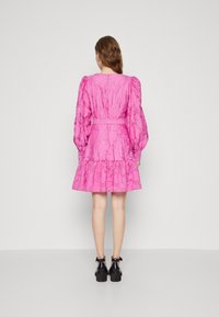 Selected Femme SLFCALLI SADIE SHORT V NECK DRESS  - Kokteilinė suknelė / vakarėlių suknelė - phlox pink