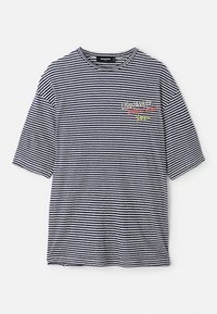 LOOSE FIT TEE - T-shirt imprimé - white/blue
