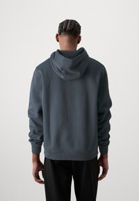 Tommy Jeans FLAG HOODIE - Hoodie - new charcoal
