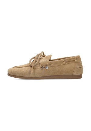 Beige suède loafers met een ronde neus, veters, gouden accenten en een gevoerde zool voor comfort.
