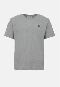 Γκρι κοντομάνικη μπλούζα με στρογγυλή λαιμόκοψη και μικρό σκούρο κεντητό λιοντάρι στην αριστερή πλευρά του στήθους, σε απλό φόντο.