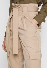 YAS Tall Tygbyxor - beige