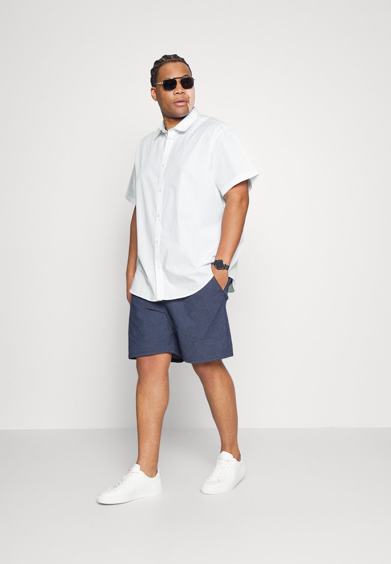 Herren Freizeithemden | Jack & Jones JJJOE 2 PACK Hemd white/black/weiß - XE23779 Herren Freizeithemden | Jack & Jones JJJOE 2 PACK Hemd white/black/weiß - XE23779