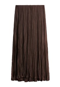 Jupe maxi plissée marron en tissu léger, présentant une silhouette fluide et un design texturé sur l'ensemble.