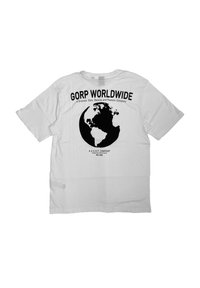 Weißes Baumwoll-T-Shirt mit schwarzem Text "GORP WORLDWIDE" und einer Globusgrafik auf der Rückseite. Kurze Ärmel, normale Passform.