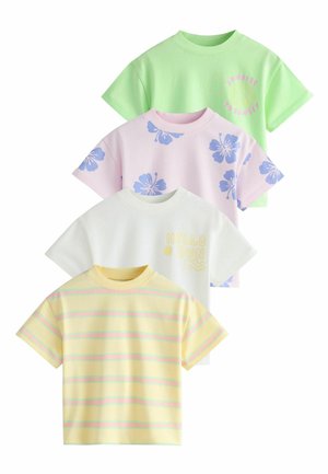 Ensemble de quatre t-shirts en coton à manches courtes : vert clair, rose avec imprimé floral bleu, blanc avec motifs jaunes et design rayé jaune.