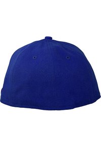 Gorra de béisbol azul con una corona redondeada y visera plana. Textura de tela suave con orificios de ventilación a los lados. Sin logotipos ni acentos visibles.