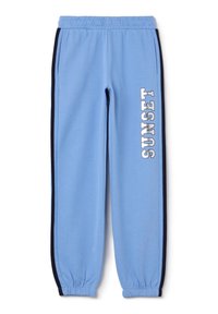 Lichtblauwe trainingsbroek met zwarte zijkanten. Elastische tailleband en geborduurde enkels. "SUNSET" verticaal in het wit gedrukt op het linkerpantalon.