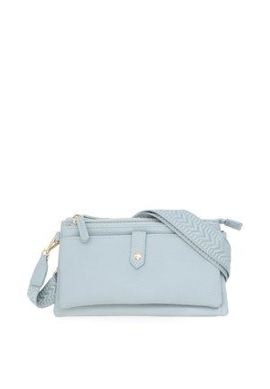 Borsa a tracolla in pelle azzurro chiaro con tasca frontale con bottone automatico, cerniera dorata e tracolla larga con fantasia.