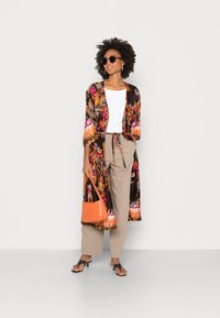 Cream Casaco de verão - java tropic