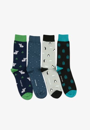 Cuatro pares de calcetines coloridos: marino con koalas, azul oscuro con puntos blancos, gris claro con pingüinos y negro con olas azules.