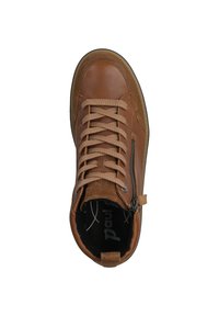 Basket haute en cuir marron avec des accents texturés, lacets beiges, fermeture éclair latérale et semelle en caoutchouc. L'intérieur présente un logo imprimé.