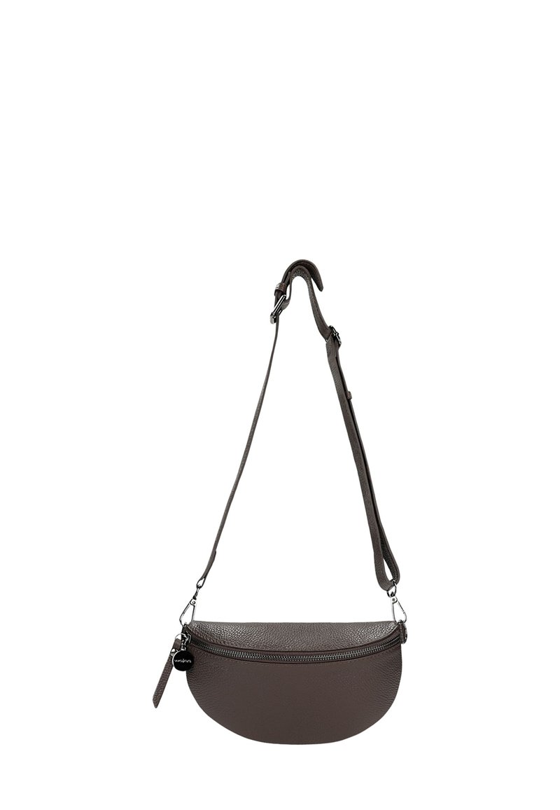 Braune Leder-Schultertasche mit runder Form, strukturiertem Oberflächenmaterial, Reißverschluss und verstellbarem Trageriemen. Enthält ein kleines Markenetikett.
