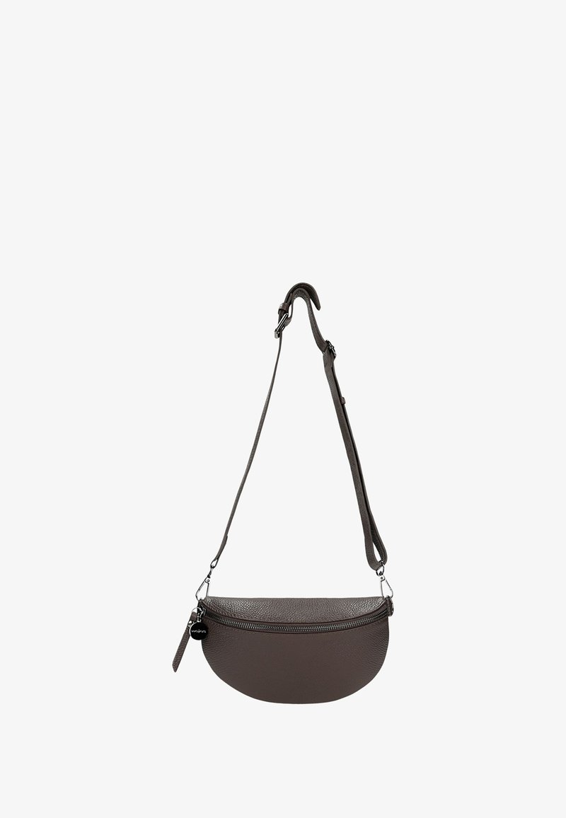 Braune Leder-Schultertasche mit runder Form, strukturiertem Oberflächenmaterial, Reißverschluss und verstellbarem Trageriemen. Enthält ein kleines Markenetikett.