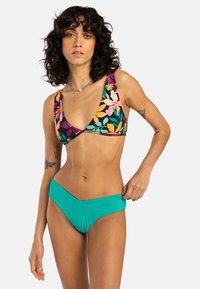 Unselected, night tropical
