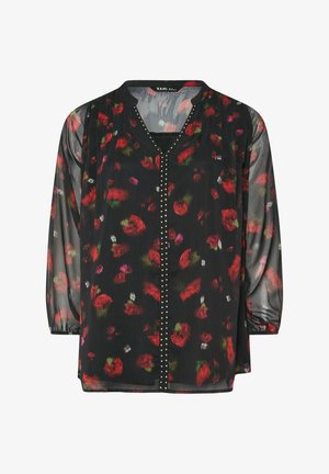 Zwarte, doorzichtige blouse met een bloemenpatroon in rood en roze, een V-hals en zilveren studs langs de voorkant. Lange, gebloemde mouwen.