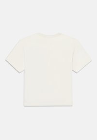 Bílá bavlněná tričko s krátkými rukávy a kulatým výstřihem. Obsahuje jednoduchý design bez vzorů nebo ozdob.