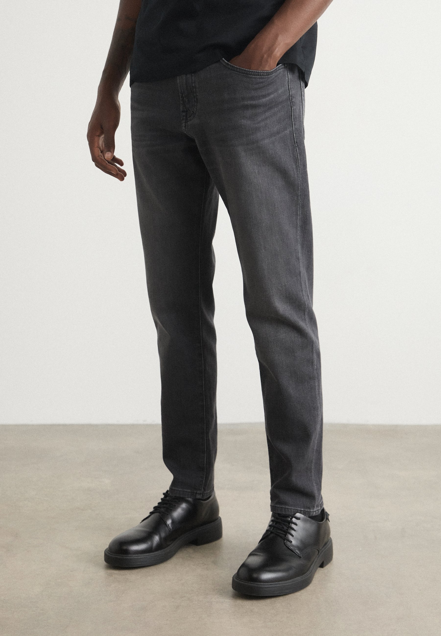 Qora qulni sikadi Erotik retro porno filmlar