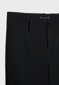 Pantalon noir ajusté avec fermeture à boutons, passants pour ceinture, et étiquette indiquant la taille EUR 34, USA 2, MEX 24.