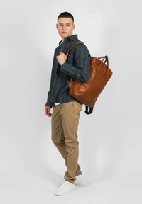 Still Nordic STILLRICHARD BACKPACK - Dnevni ruksak - brown