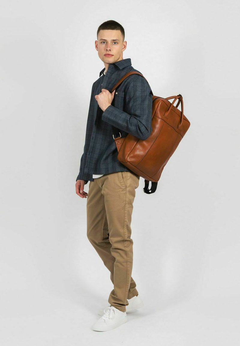 Still Nordic STILLRICHARD BACKPACK - Dnevni ruksak - brown