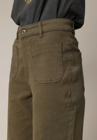 Niet geselecteerd, Dark Khaki