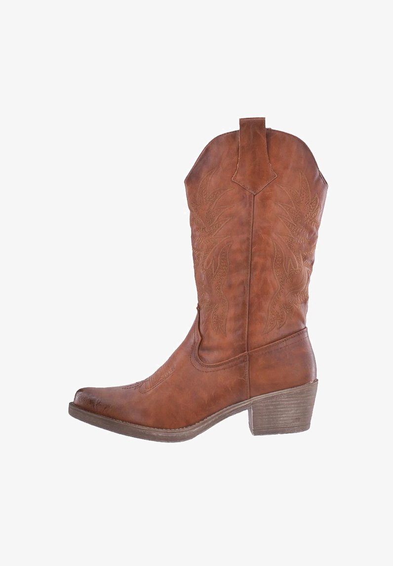 Botas de cowboy de cuero marrón con costuras decorativas, punta afilada y un tacón bajo apilado. Cuentan con una lengüeta para facilitar su uso.