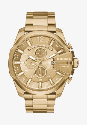 Reloj Diesel en tono dorado con un dial texturizado, subdiales de crono, y una pulsera de metal. Cuenta con una pantalla de fecha y marcadores luminosos.