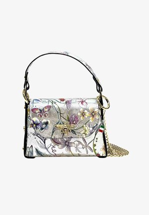 Sac à main métallique avec des motifs floraux en rose, violet et vert. Il présente quincaillerie dorée, un accent en forme d'abeille et une fine bandoulière en chaîne.