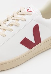 Veja URCA - Tenisice - white/marsala/black
