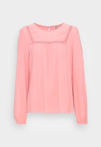 Blusa rosa de manga longa com decote quadrado, apresentando um delicado acabamento em renda e um tecido texturizado, com punhos franzidos nas mangas.