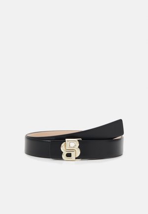 Ceinture en cuir noire avec boucle logo entrelacée "B" de couleur dorée, posée à plat sur un fond blanc.