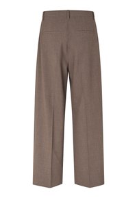 Pantalon marron sur mesure avec une coupe jambes larges. Dispose de deux poches arrière et d'un tissu lisse et texturé. Lignes épurées et coupe classique.