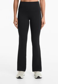 OYSHO - HIGH-RISE COMFORT FLARE - Pantaloni - black Immagine in miniatura 1