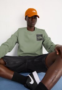 The North Face M FINE CREW - Sudadera - clay grey