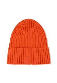 Bonnet en tricot orange avec une texture côtelée et un revers replié, présentant des lignes verticales et une apparence douce et chaleureuse.