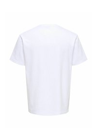 Απλό λευκό κοντομάνικο t-shirt που φαίνεται από πίσω με στρογγυλή λαιμόκοψη και χωρίς ορατά σχέδια ή λογότυπα.